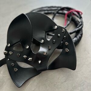 Set of cat leather mask and bill whip